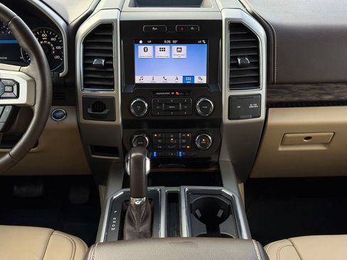 Used 2019 Ford F150 Lariat RWD image 21