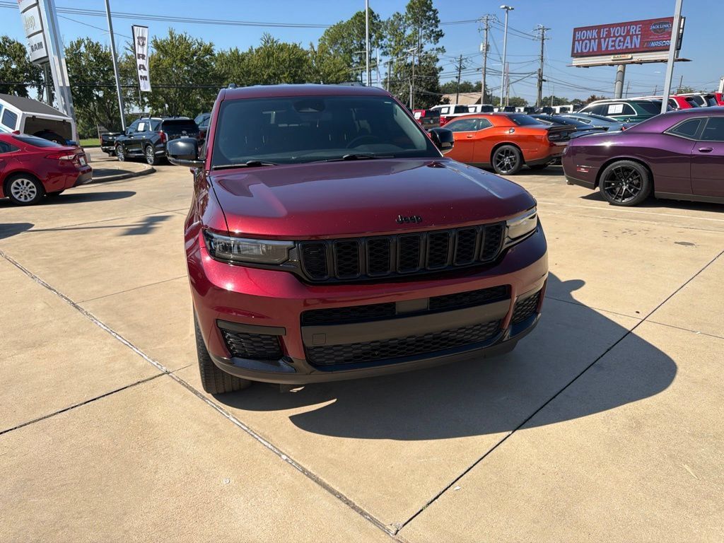 Used 2022 Jeep Grand Cherokee L Laredo RWD image 3