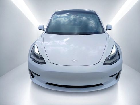 Used 2023 Tesla Model 3 Standard Range RWD image 3