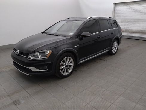 Used 2017 Volkswagen Golf Alltrack S AWD/4WD image 2