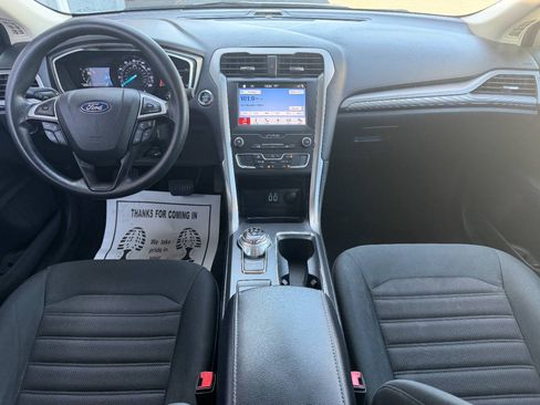 Used 2019 Ford Fusion SE FWD image 15