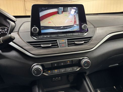 Used 2025 Nissan Altima 2.5 SV FWD image 17