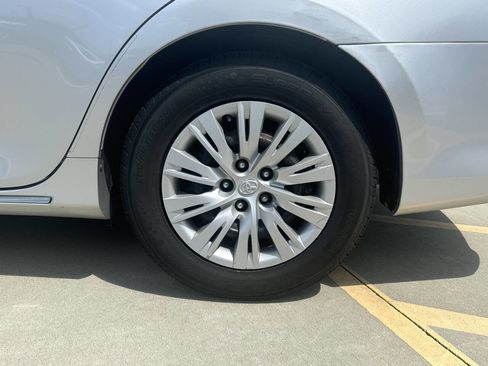 Used 2012 Toyota Camry LE image 36