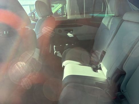 Used 2023 Honda Pilot Touring image 6