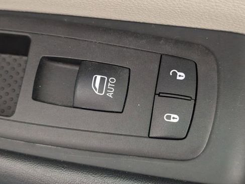 Certified 2023 Chrysler Voyager LX image 33