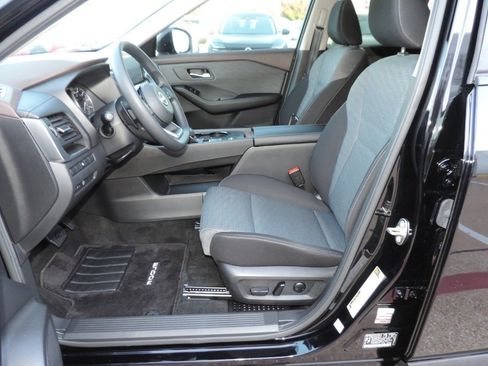 Used 2023 Nissan Rogue SV FWD image 19