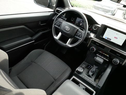Used 2025 Toyota 4Runner SR5 AWD/4WD image 9