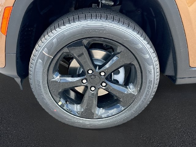 New 2026 Jeep Grand Cherokee Limited w/ Limited Altitude Package RWD image 21