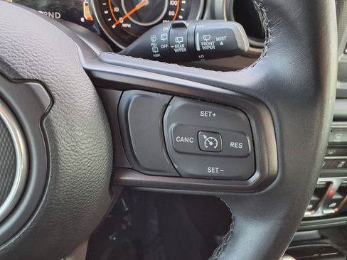 Used 2022 Jeep Wrangler Sport AWD/4WD image 16