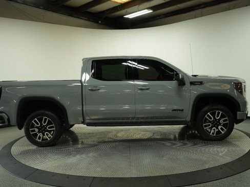 Used 2025 GMC Sierra 1500 AT4 w/ AT4 Premium Package AWD/4WD image 9