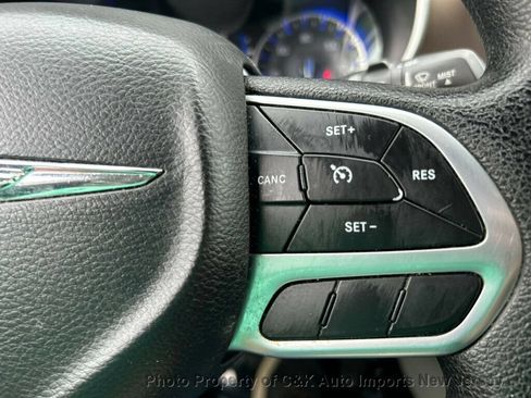 Used 2020 Chrysler Voyager L FWD image 42