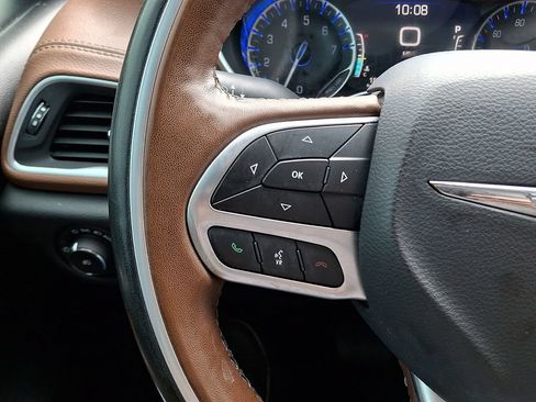 Used 2019 Chrysler Pacifica Limited w/ Tire & Wheel Group FWD image 23