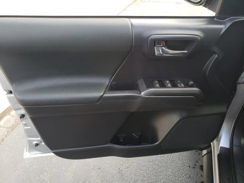 Used 2023 Toyota Tacoma TRD Sport image 12