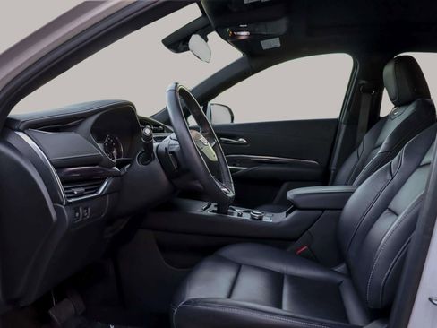 Used 2022 Cadillac XT4 Luxury w/ Cold Weather Package image 17