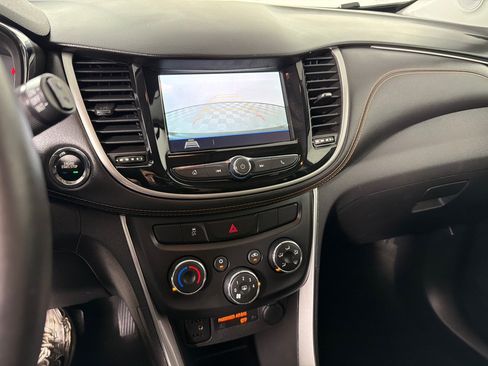 Used 2018 Chevrolet Trax LT w/ LT Convenience Package FWD image 14
