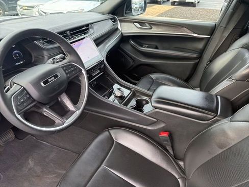 Used 2024 Jeep Grand Cherokee L Limited w/ Luxury Tech Group II image 12