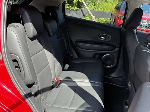 Used 2019 Honda HR-V Touring image 10