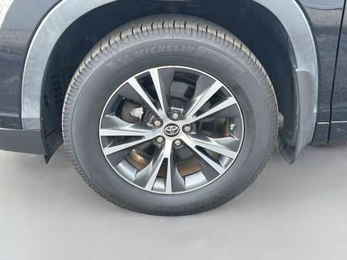 Used 2016 Toyota Highlander XLE AWD/4WD image 40