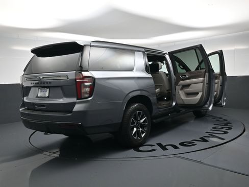 Used 2022 Chevrolet Suburban Z71 w/ Luxury Package AWD/4WD image 27