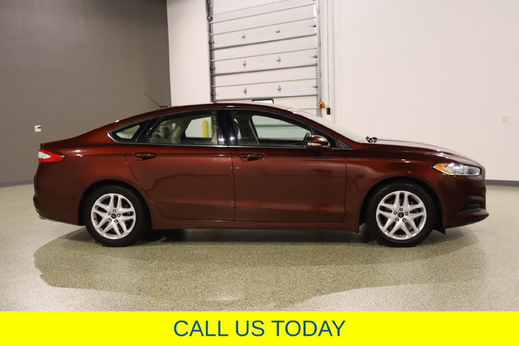Used 2016 Ford Fusion SE FWD image 11