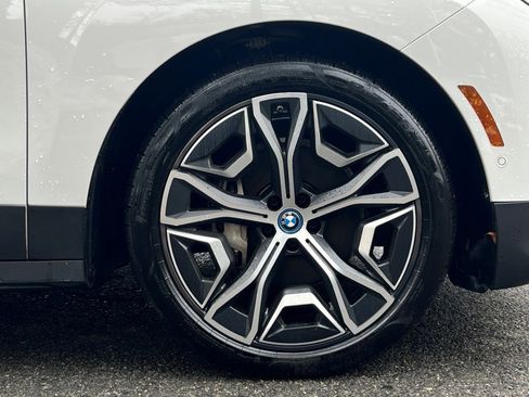 Used 2022 BMW iX xDrive50 w/ Convenience Package image 11