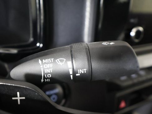 Used 2025 Toyota Camry SE image 35