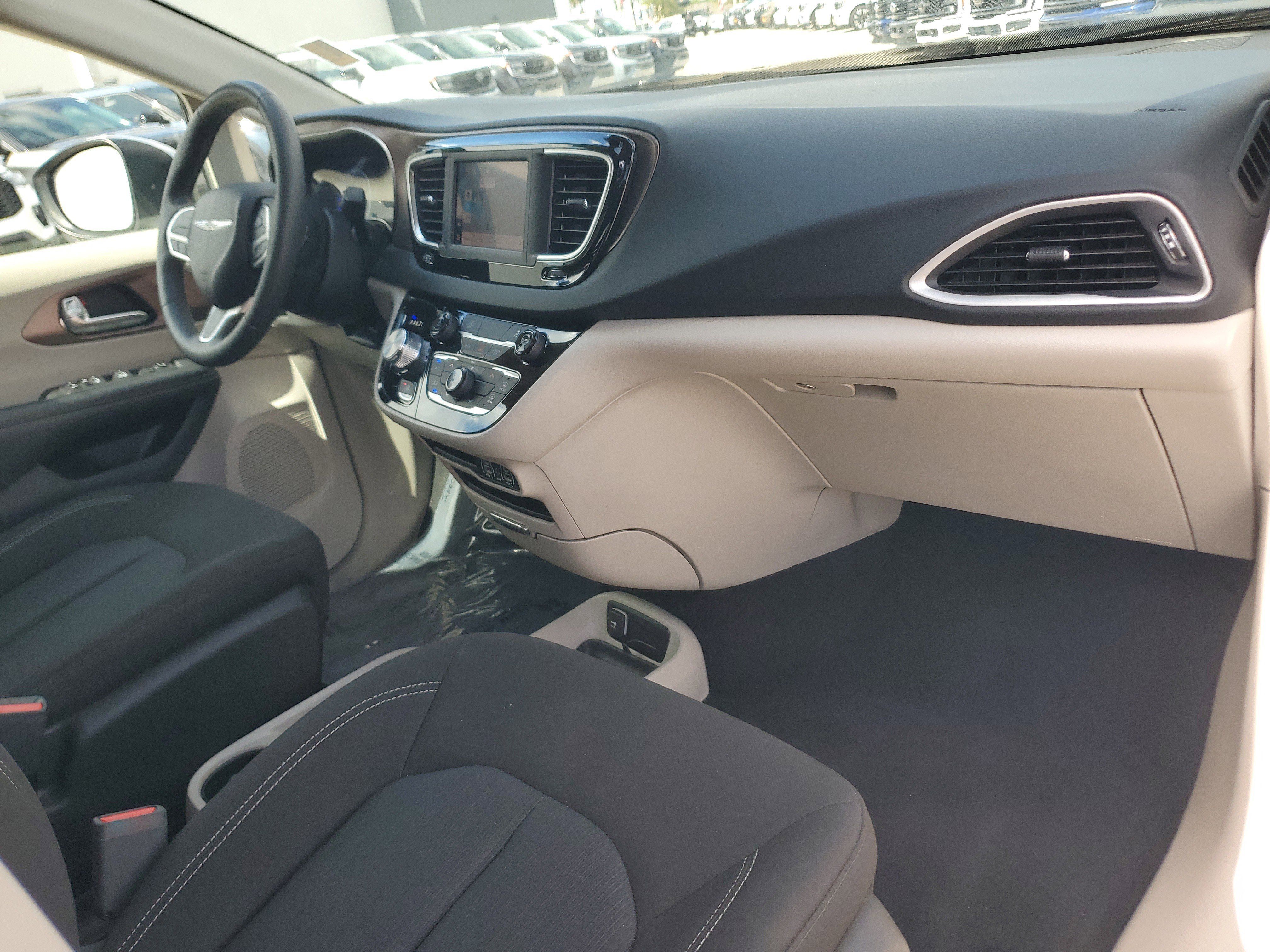 Used 2023 Chrysler Voyager LX FWD image 20