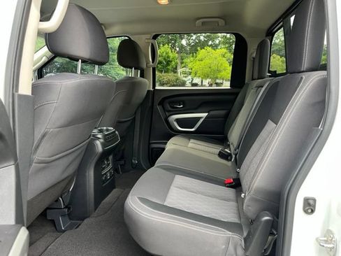 Used 2021 Nissan Titan SV w/ SV Convenience Package AWD/4WD image 16