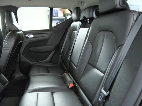 Used 2021 Volvo XC40 T4 Momentum FWD image 14