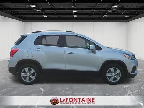 Used 2020 Chevrolet Trax LT w/ LT Convenience Package FWD image 6