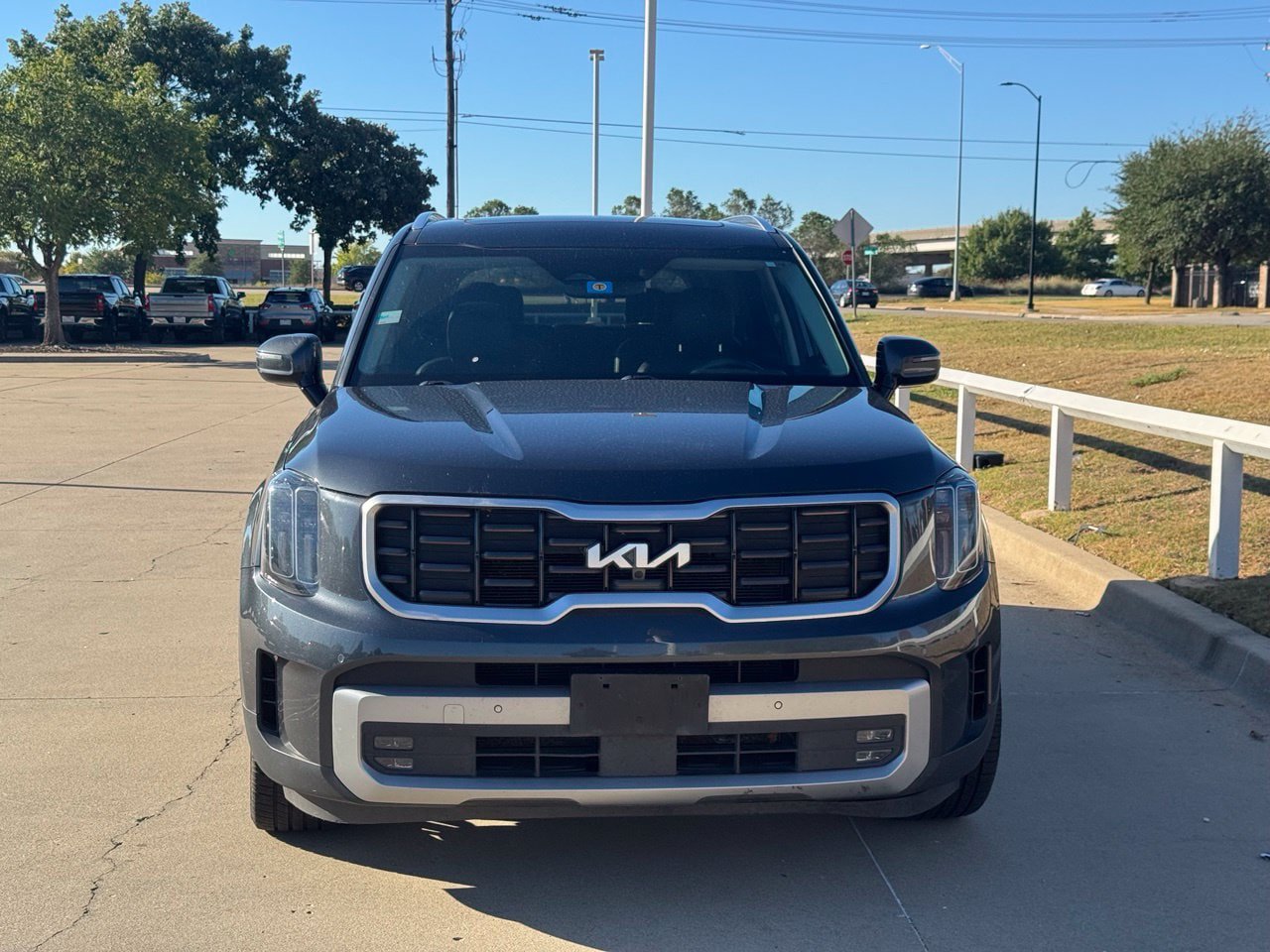 Used 2023 Kia Telluride SX AWD/4WD image 2