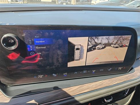 Used 2025 Chevrolet Suburban Z71 image 22