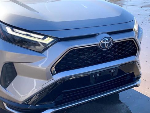 Used 2022 Toyota RAV4 SE w/ Weather & Moonroof Package image 30