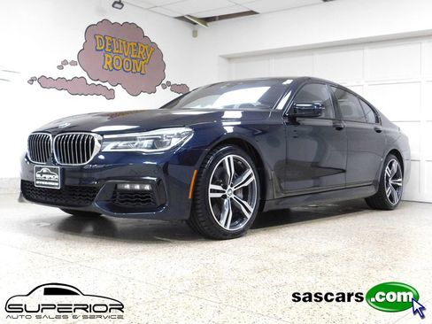 Used 2019 BMW 750i xDrive AWD/4WD image 1