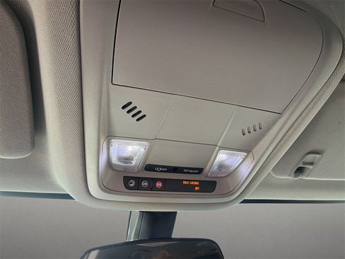 Used 2019 GMC Acadia SLE image 29