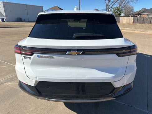 Certified 2025 Chevrolet Equinox EV LT image 4