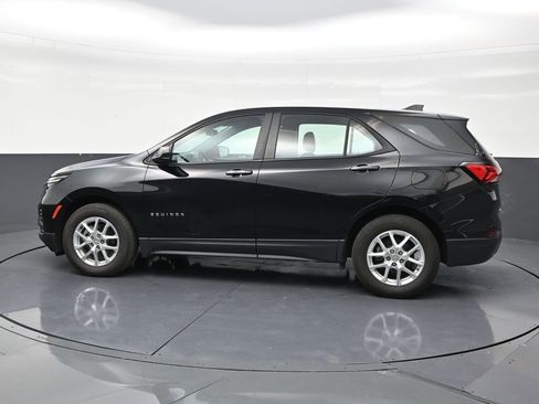 Used 2024 Chevrolet Equinox LS FWD image 2
