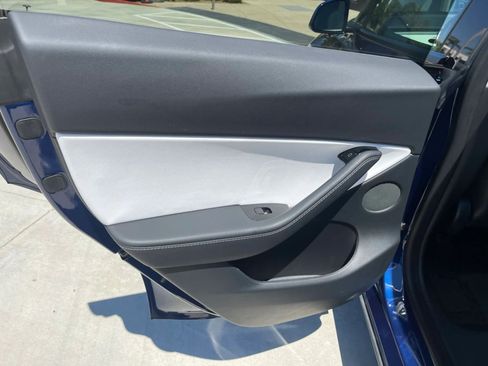 Used 2023 Tesla Model Y Performance AWD/4WD image 32
