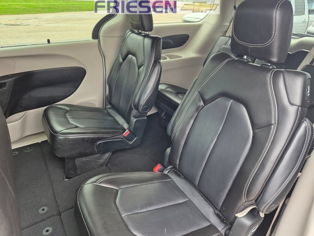 Used 2023 Chrysler Pacifica Touring-L FWD image 10