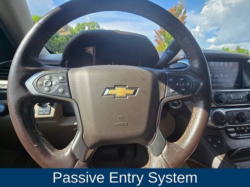 Used 2019 Chevrolet Suburban Premier AWD/4WD image 25