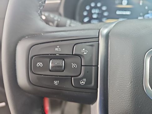 Used 2024 GMC Yukon XL SLT w/ SLT Luxury Package image 18