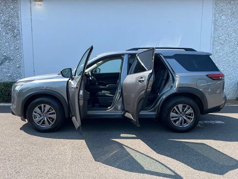 Certified 2025 Nissan Pathfinder SV AWD/4WD image 10