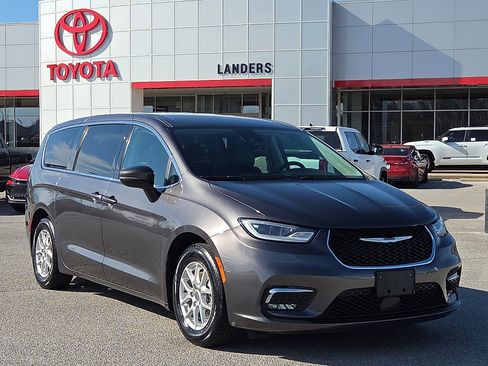Used 2023 Chrysler Pacifica Touring-L image 1