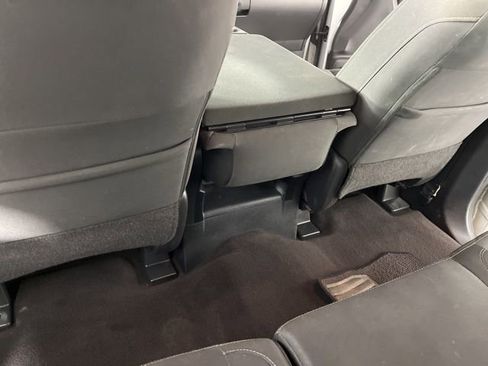 Used 2017 Nissan Titan SV image 42