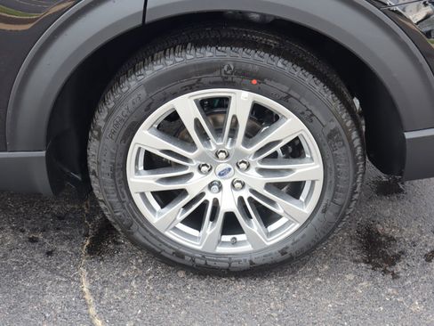 New 2026 Ford Explorer Platinum RWD image 21
