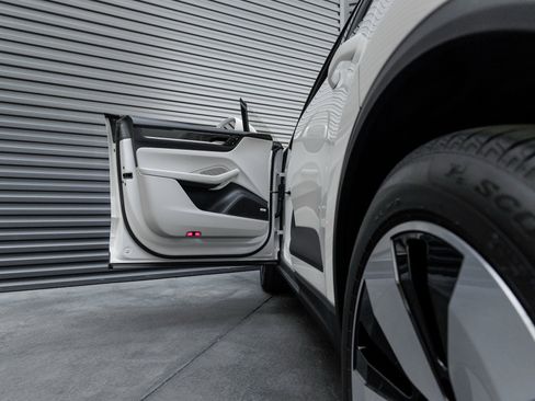 Used 2024 Porsche Macan 4 Electric image 13