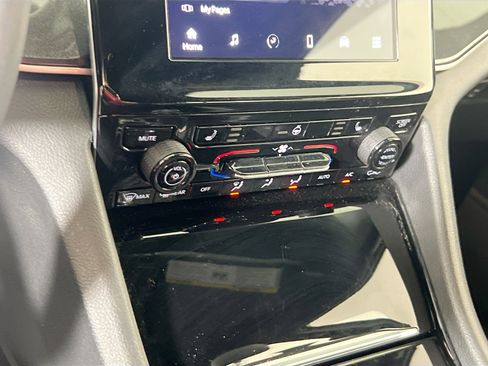 Used 2023 Jeep Grand Cherokee Altitude image 15