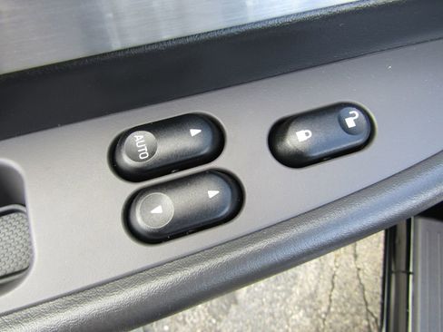 Used 2002 Ford Thunderbird image 25