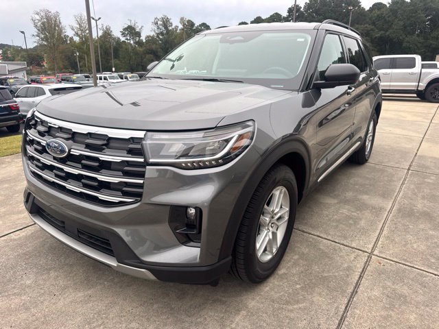 Used 2025 Ford Explorer Active w/ Active Comfort Package RWD image 3