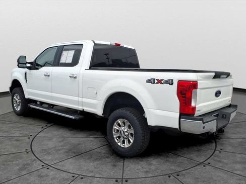 Used 2017 Ford F250 XLT w/ XLT Premium Package AWD/4WD image 6